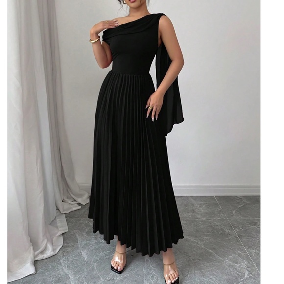 Luxe Black One Shoulder Draped Detail Pleated Evening Formal Gown Dress - Picture 7 of 7